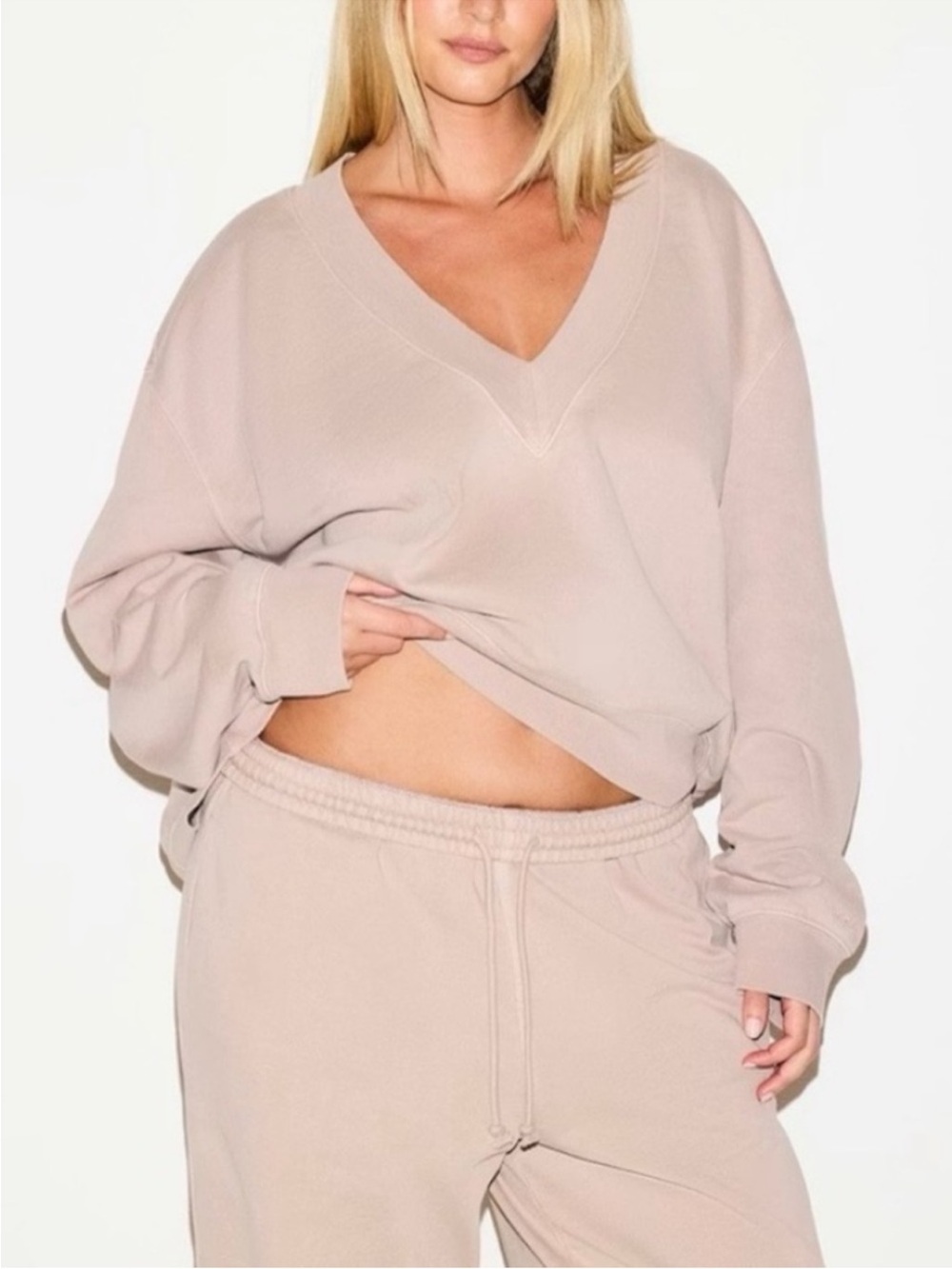 Skims Boyfriend Fleece Vneck Pullover in Light Fawn